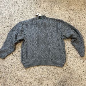 McKENNAS Pure New Wool Highland Heritage Gray Chunky Knit Sweater Size M.
